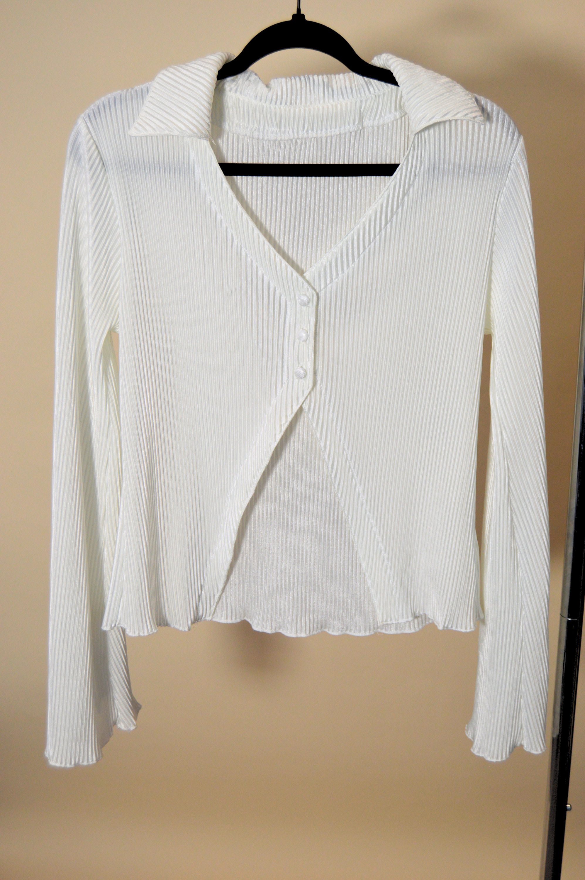 Find #22 Ribbed Bell Sleeved Top