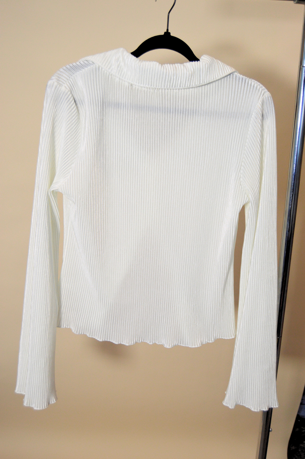 Find #22 Ribbed Bell Sleeved Top