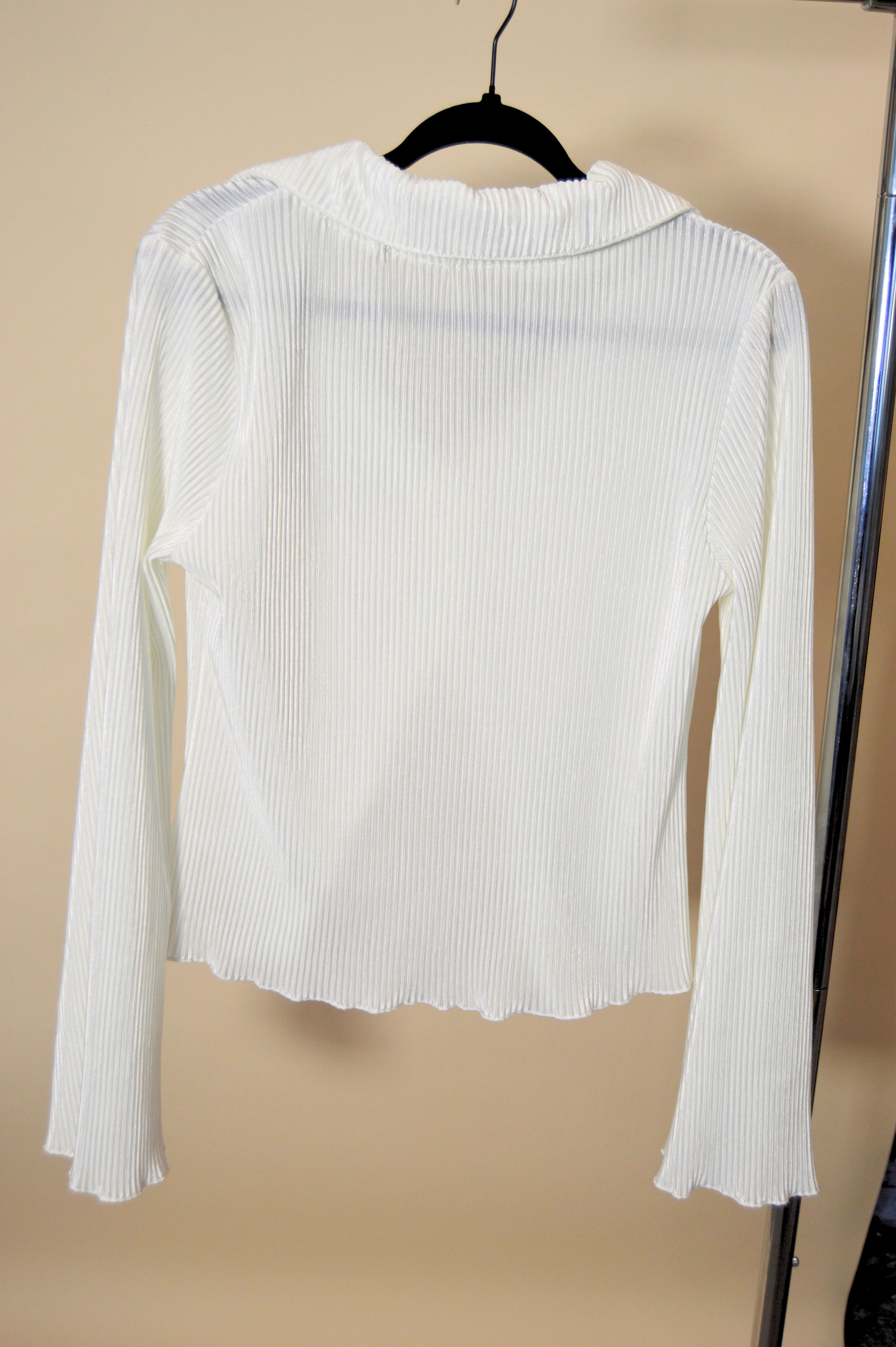 Find #22 Ribbed Bell Sleeved Top